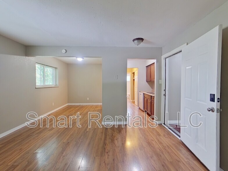 Building Photo - 3021 Pestalozzi St