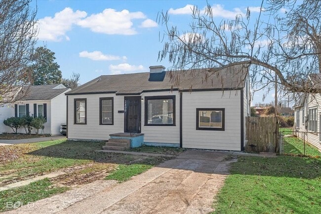 Building Photo - 2400 Broadway Dr