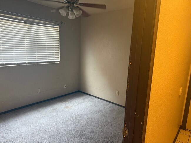 Building Photo - 3 Bd-2bth Move in Ready!!