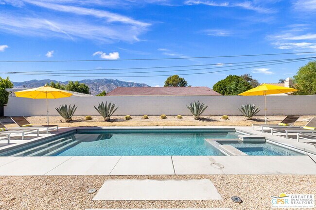 Building Photo - 2267 N San Antonio Rd