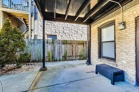 Building Photo - 1730 W Beach Ave