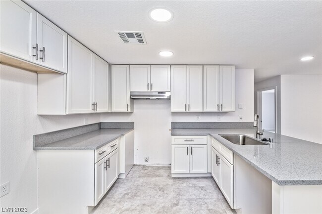 Building Photo - 1870 Nebula Dr