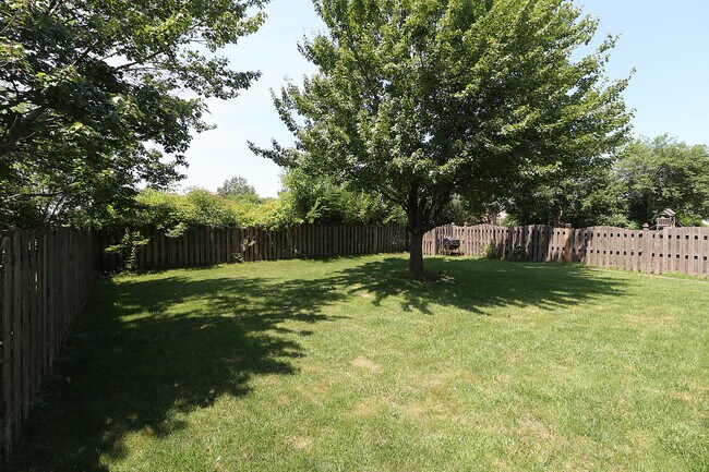 Building Photo - 16046 S Fairfield Dr