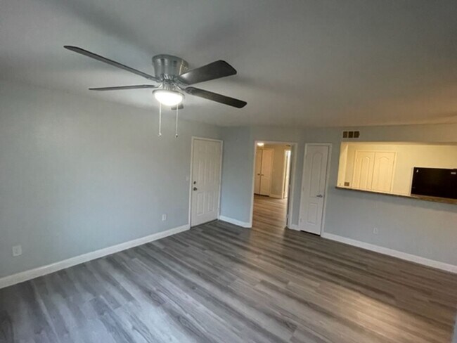 Building Photo - AWESOME 2 BEDROOM UPGRADED CONDO NEAR STRIP W/ RV PARKING!!!