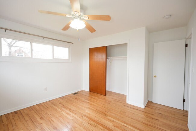 Building Photo - 2305 River Rd