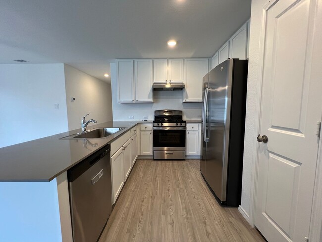 Building Photo - NEWER 4BDRM HOME IN LONDON ISD!