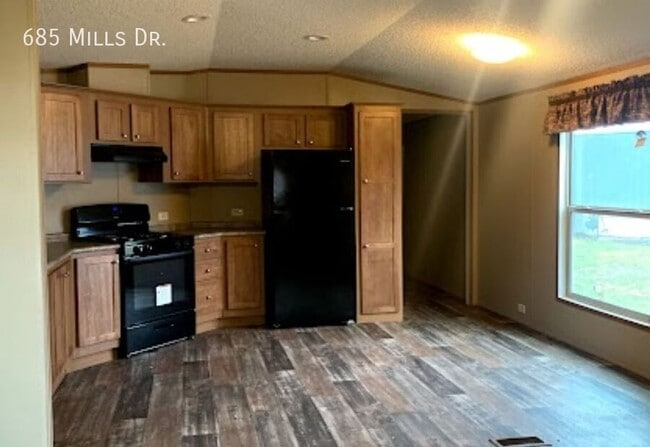 Building Photo - 685 W Mills Dr