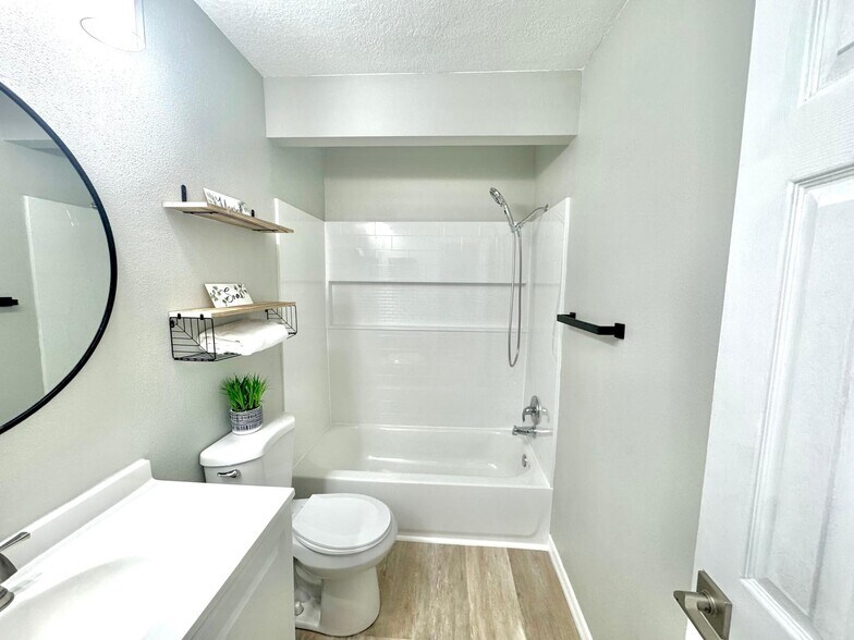 Building Photo - 16565 Brigadoon Dr