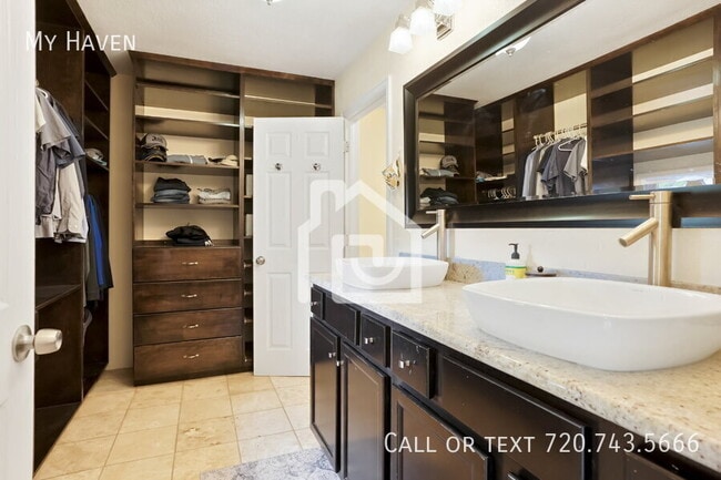 Building Photo - 481 S Washington St