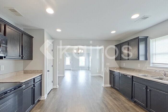Building Photo - 855 Maple Trce