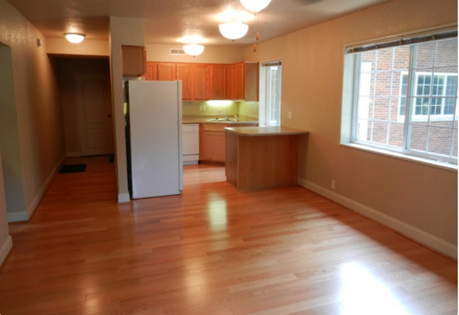 Building Photo - $1,350 | 2 Bedroom, 1 Bathroom Condo | No ...