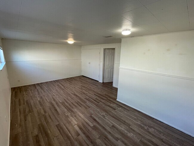 Building Photo - Beautiful 4-Bedroom Home in Desirable Holladay Neighborhood