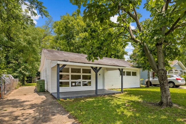 Building Photo - Charming 3 Bedroom, 2 Bathroom house