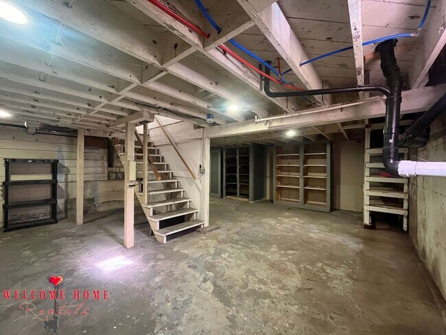 Building Photo - 4 bedroom home with air conditioning - Great location!!!  HUGE basement for your man cave or she ...