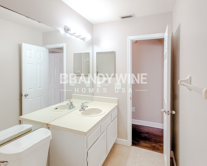 Building Photo - 542 Queensbridge Dr