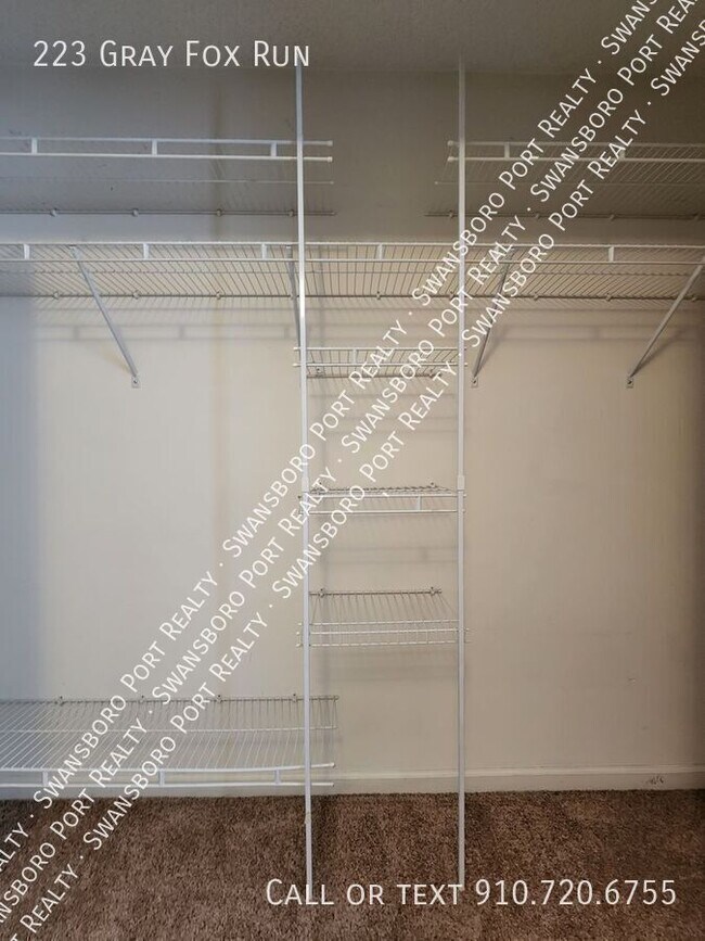 Building Photo - 223 Gray Fox Run