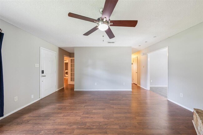 Building Photo - 1153 Brookswood Ave