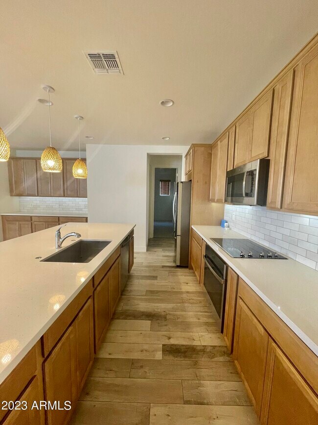 Building Photo - 20862 E Sparrow Dr