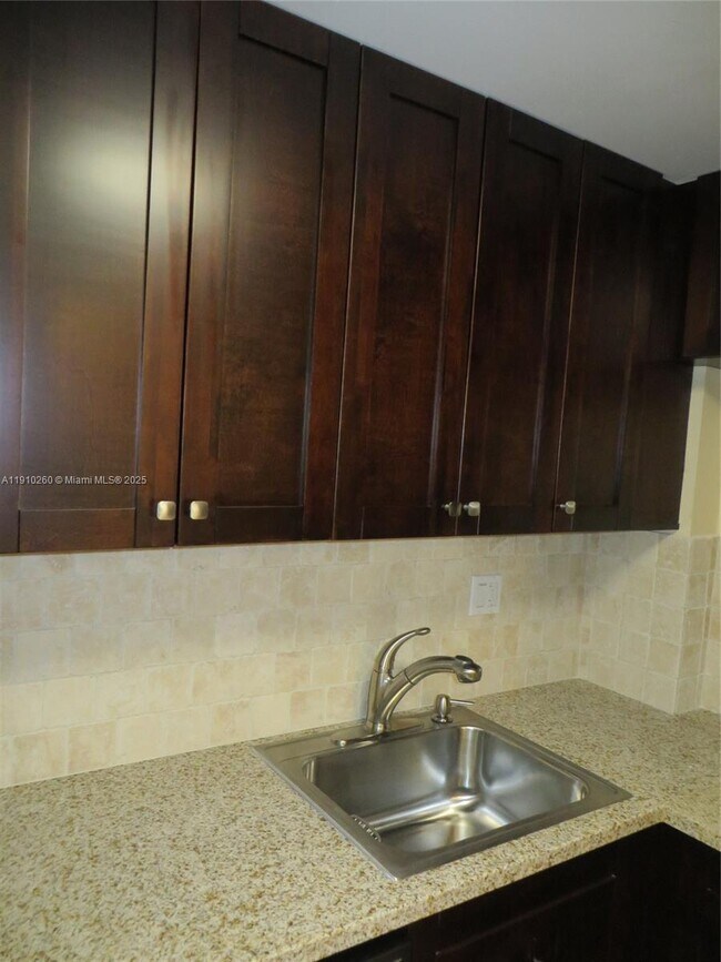 Building Photo - 220 SW 9th Ave