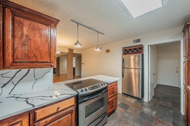 Building Photo - 3704 Hulen Park Dr