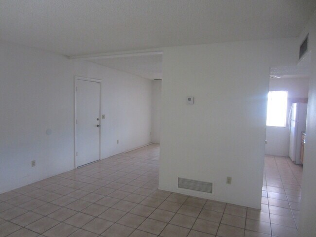 Building Photo - Clean & Cozy 3 Bed.  2 Bath Home With Big ...