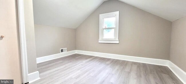 Building Photo - 104 Middleneck Ln