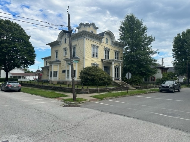 Primary Photo - 322 N Washington St