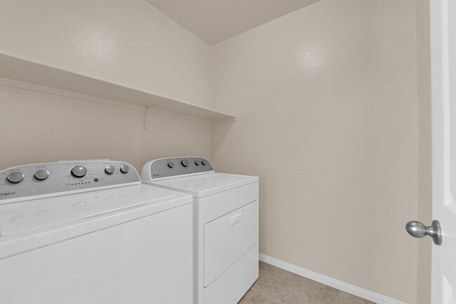 Building Photo - Immaculate 3 Bedroom, 2.5 Bathroom Home wi...