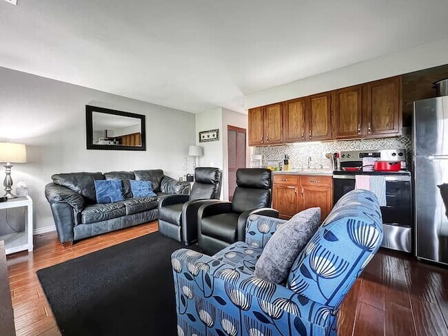 Building Photo - FULLY FURNISHED 2BR Condo