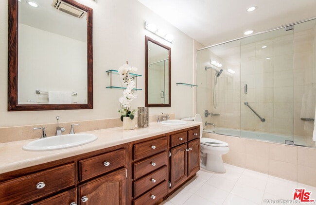 Building Photo - 514 S Barrington Ave