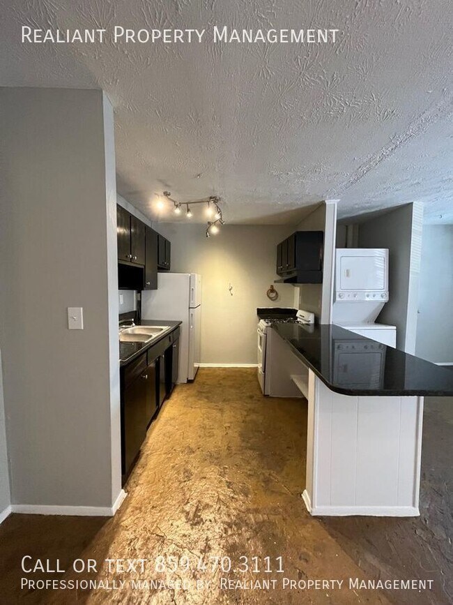 Building Photo - 468 N. Limestone-10