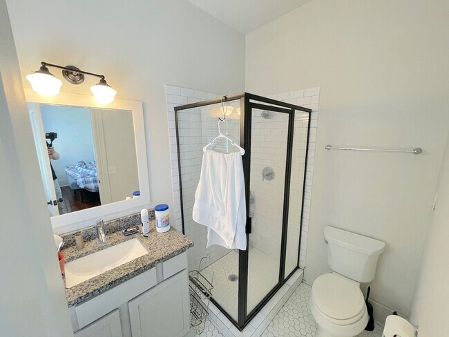 Building Photo - 2 BED | 2 BATH | PRIVATE PARKING | DIXON PARK