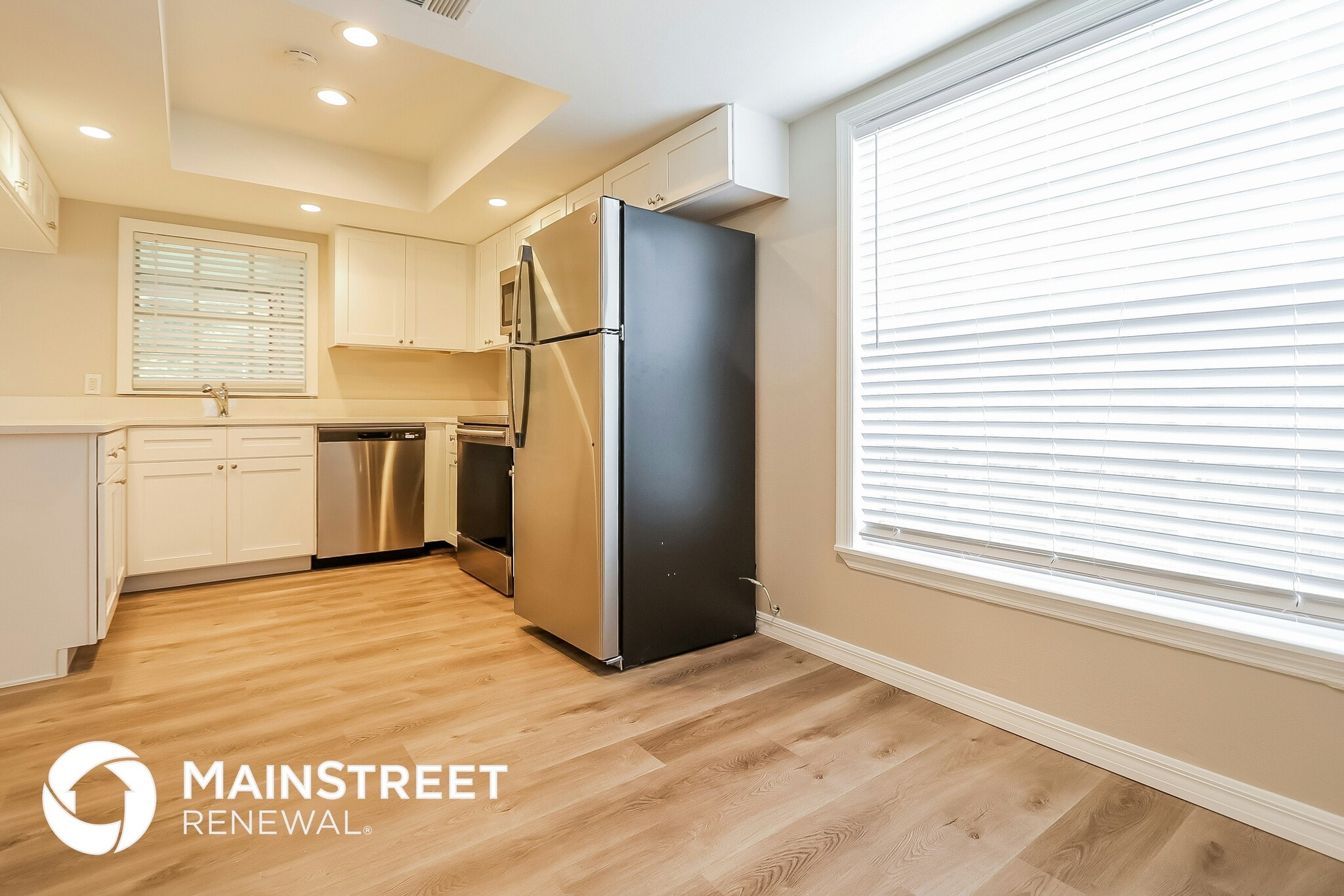 Building Photo - 2120 Redleaf Dr