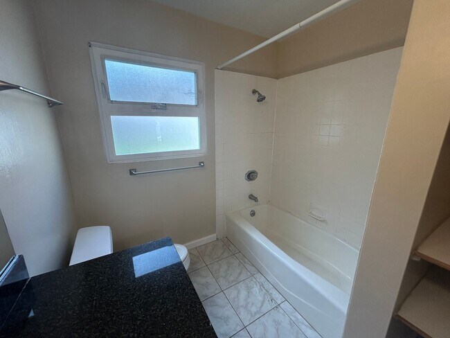 Building Photo - Bright & Sunny 3 Bed, 2 Bath Home – Just 4 Blocks from the Beach & Bay!