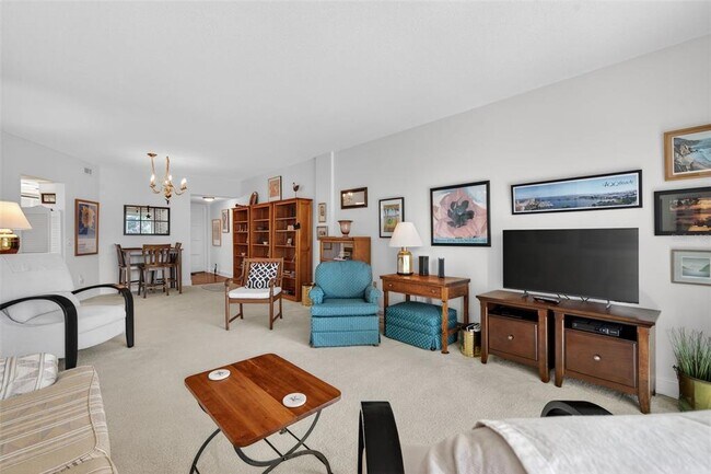 Building Photo - 1200 N Shore Dr NE