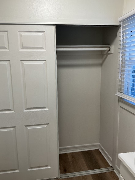 Building Photo - 324 E Broadway