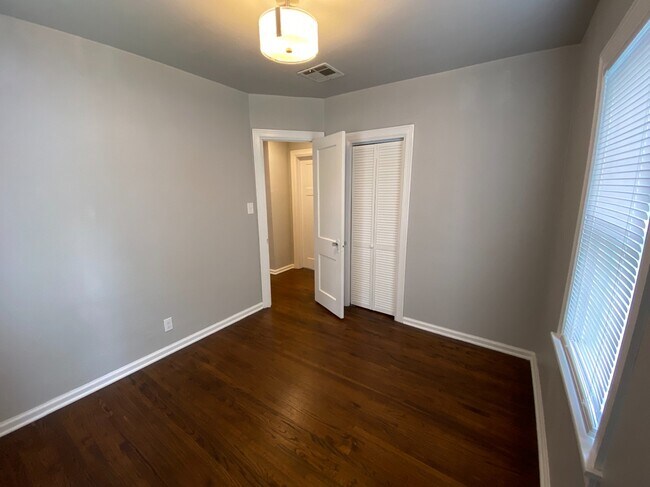 Building Photo - 4711 E 4th Pl