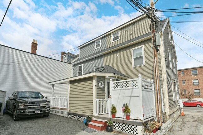 Building Photo - 161 Bunker Hill St