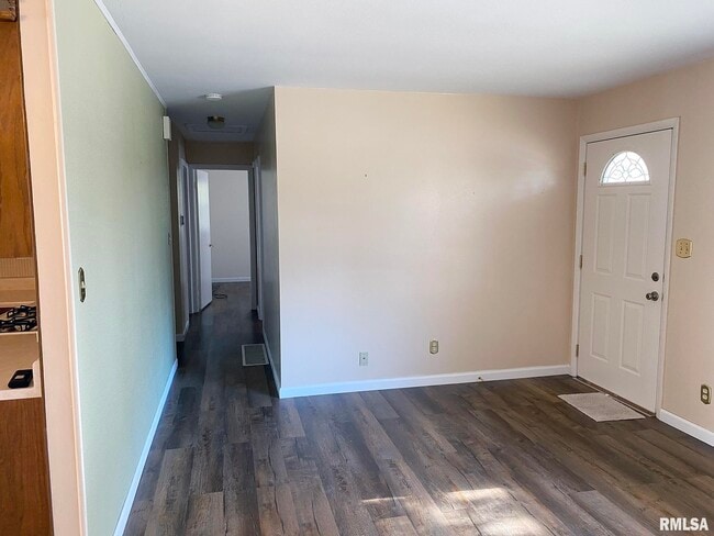 Building Photo - 1829 W Daytona Dr