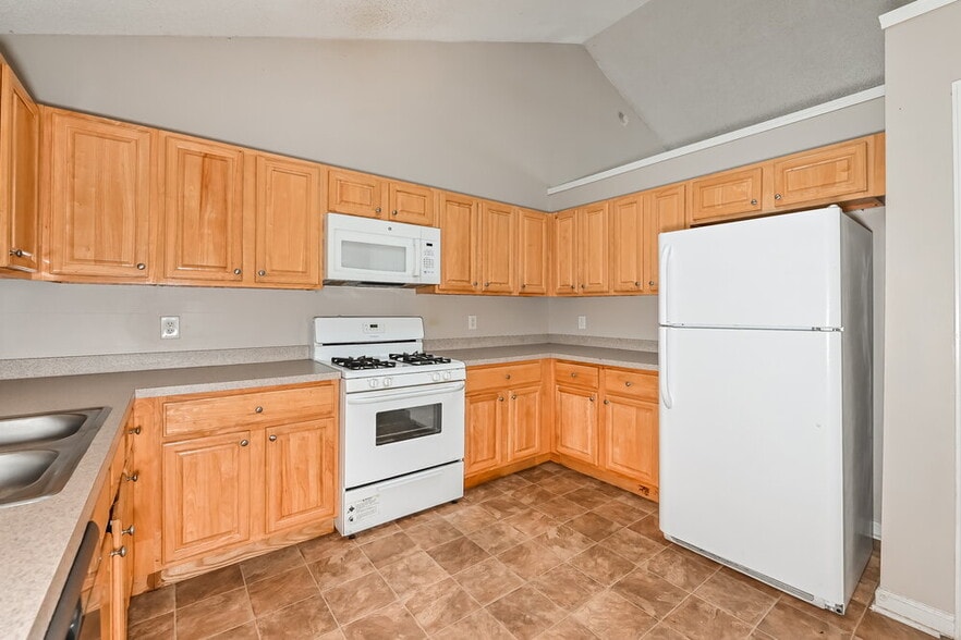 Building Photo - 335 Shadetree Ln