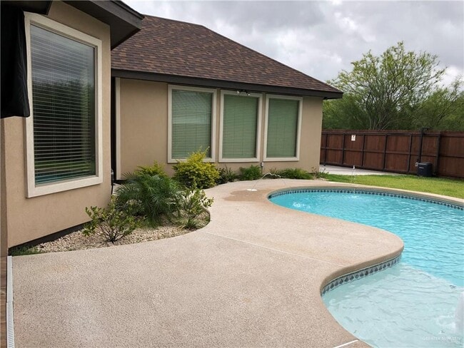 Building Photo - 25 Cornell Ave