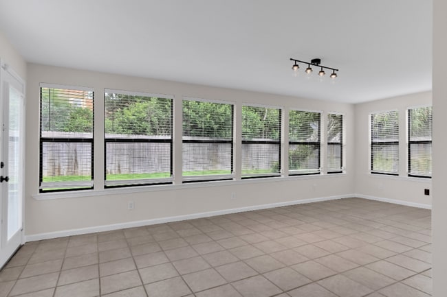 Building Photo - 967 Grand Canal St