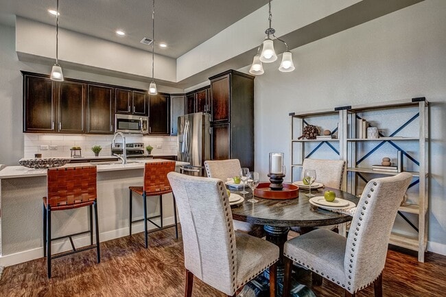 Building Photo - Move-In Ready 3-Bedroom Townhome with Garage & Modern Finishes in Loveland!