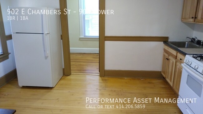 Building Photo - Charming 1BD+DEN/1BA Riverwest Lower