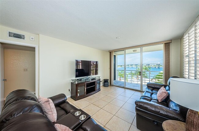 Building Photo - 6081 Bahia Del Mar Cir