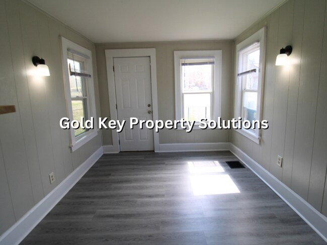 Building Photo - 907 W Main St