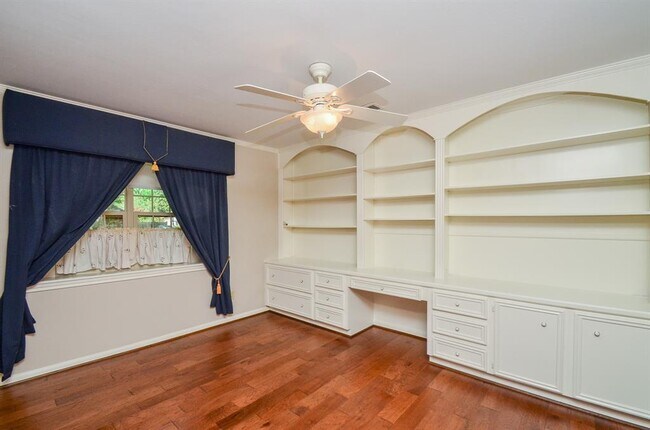Building Photo - 3015 Bainbridge Ct