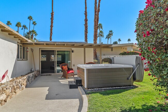 Building Photo - 70801 Fairway Dr