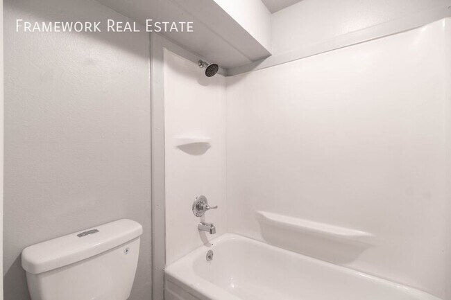 Building Photo - 824 12th St