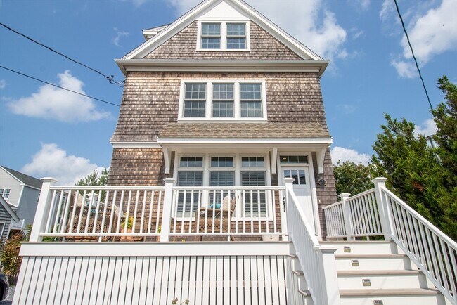 Building Photo - 117 River St